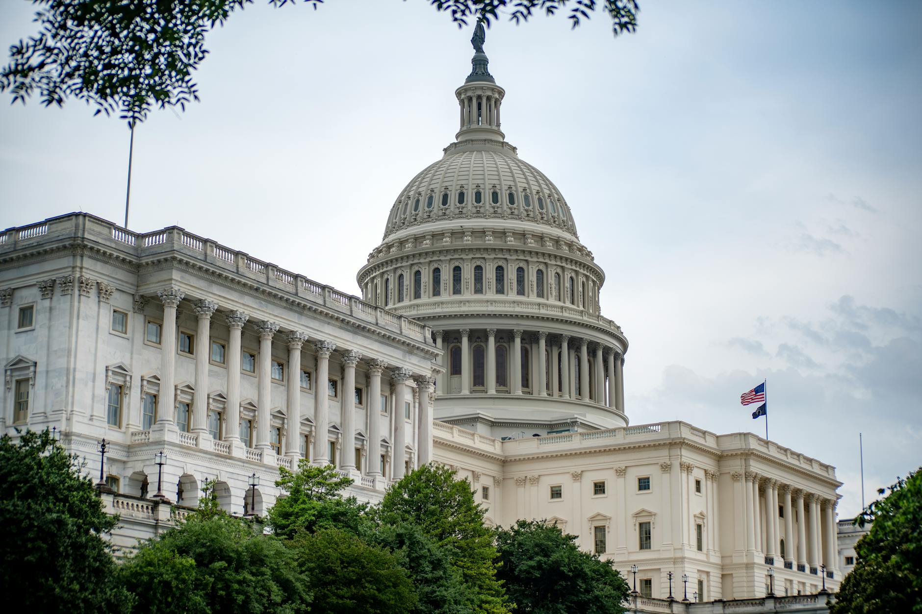 iconic us capitol building in washington dc